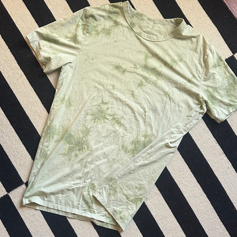Lululemon men’s shirt size medium